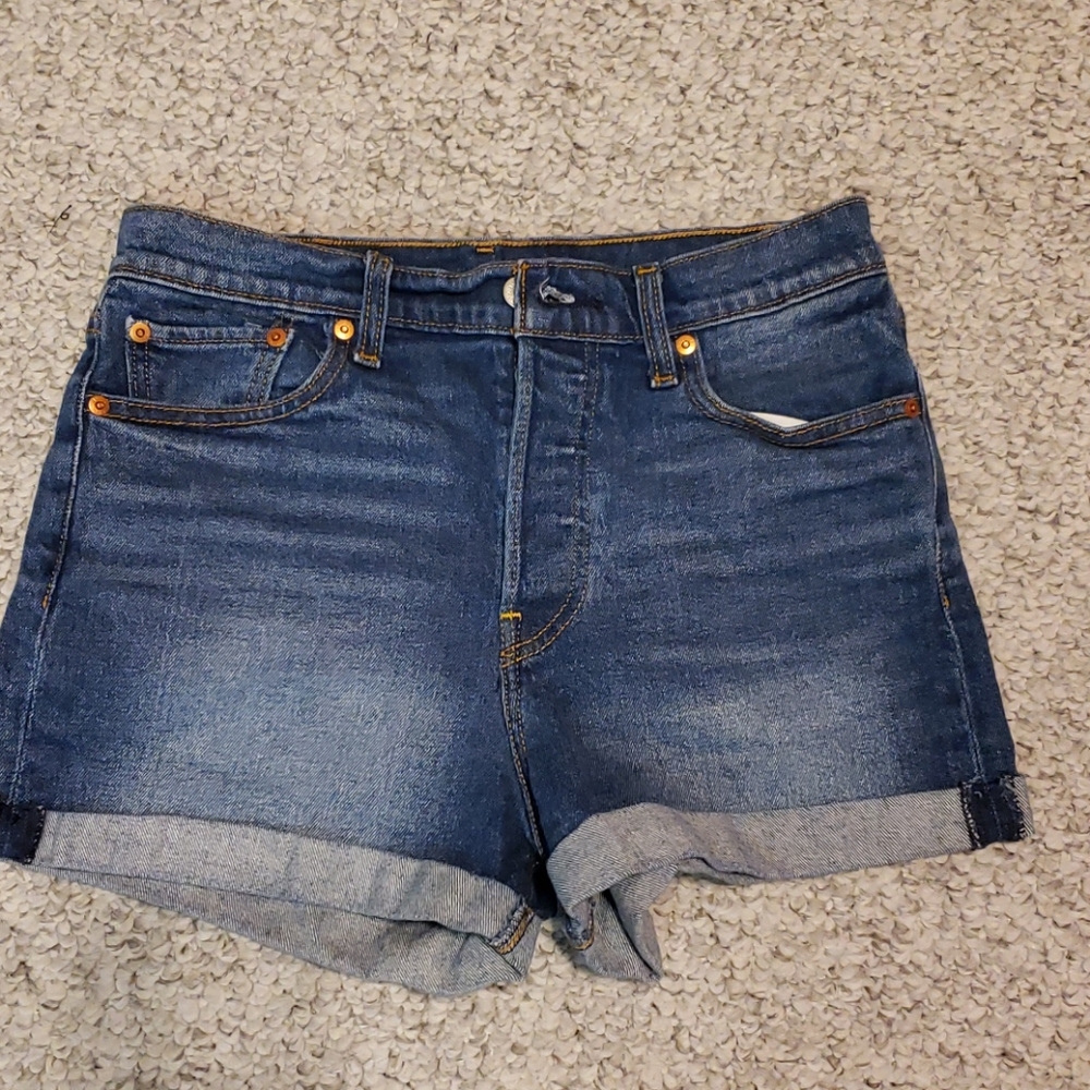 Levis Jean Shorts. size 29